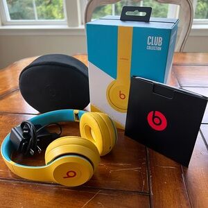 Beats Solo 3 Club Collection Wireless Over ear headphones.